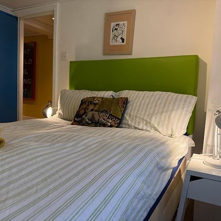 Appartamento Comfy Child/Dog Friendly Garden Flat Heart Camden Londra Esterno foto